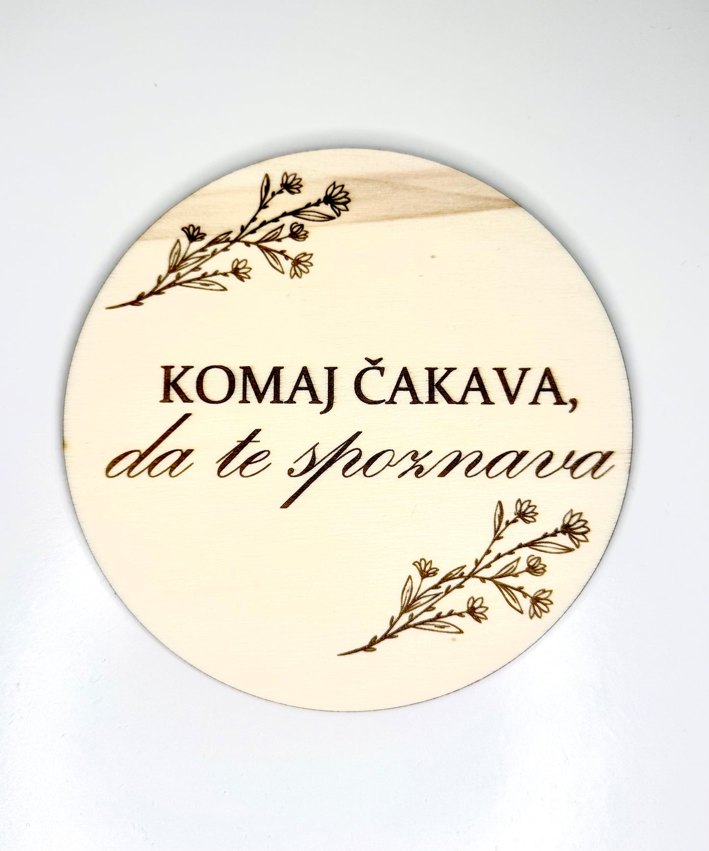 Ploščica “Komaj čakava, da te spoznava”