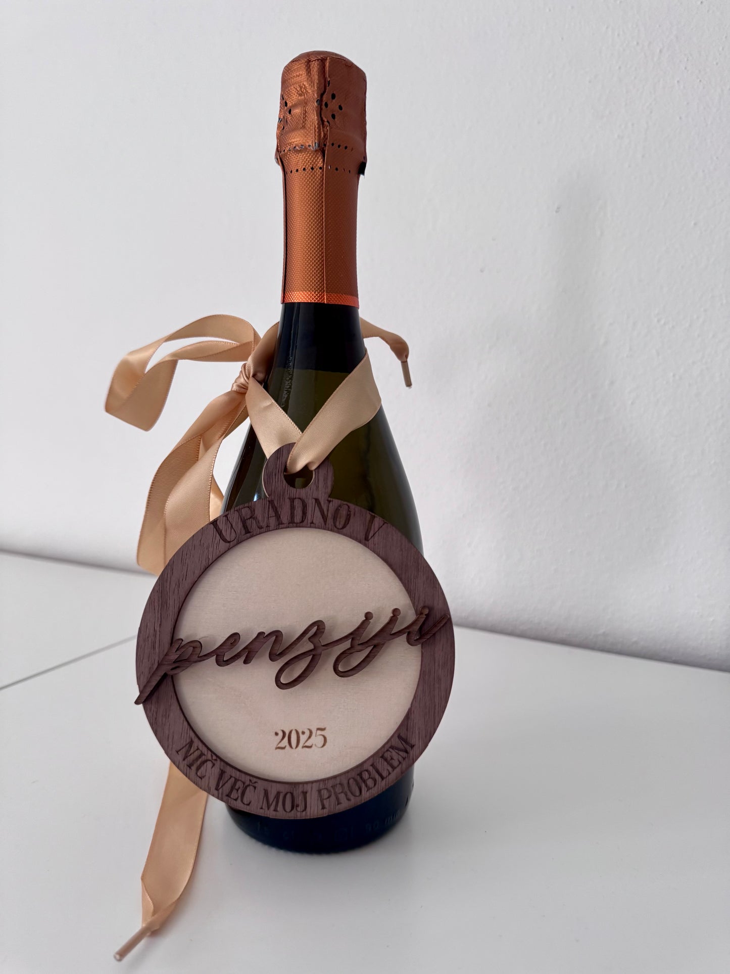 Medalja "Uradno v penziji"