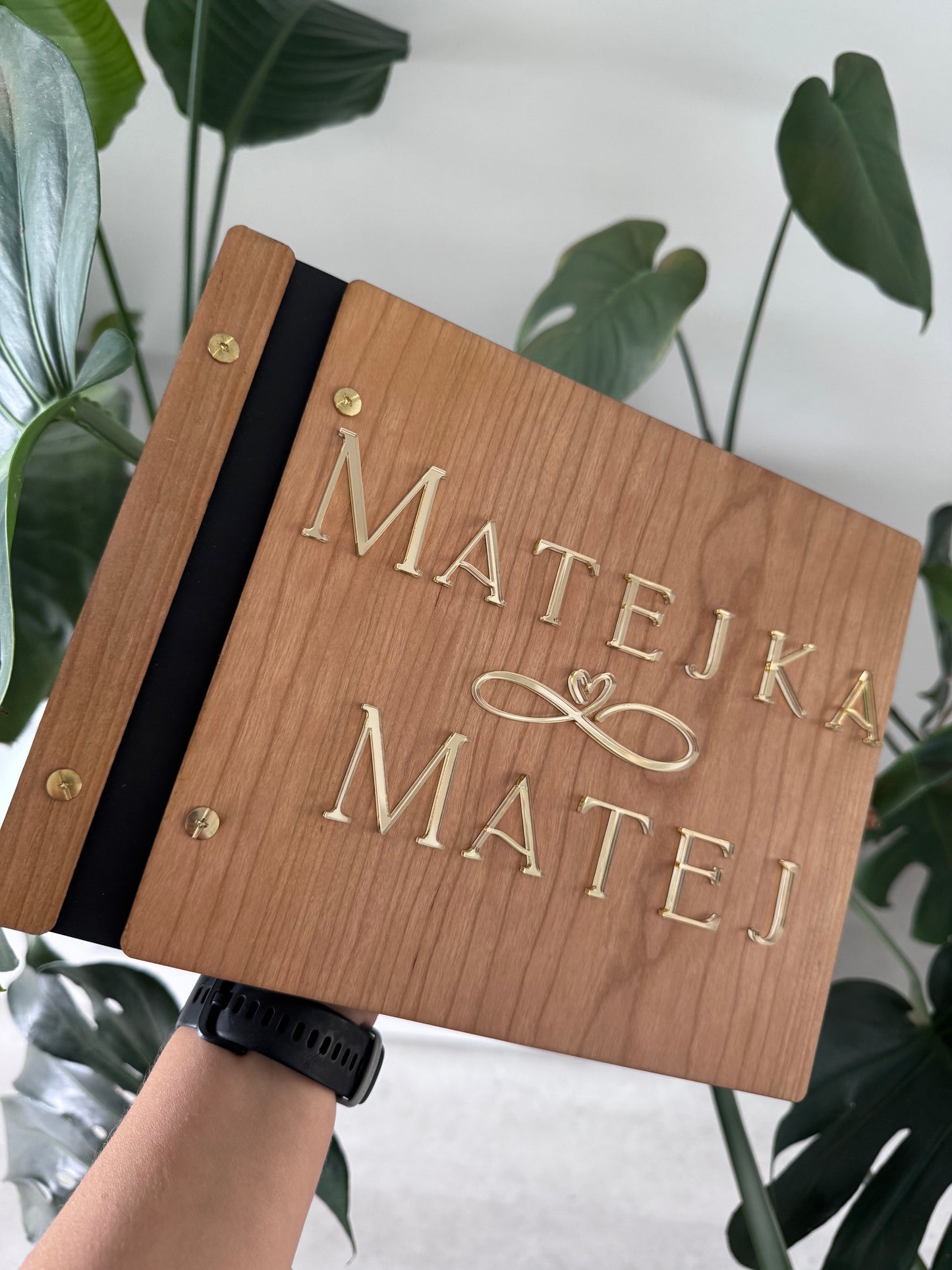 Personaliziran leseni album